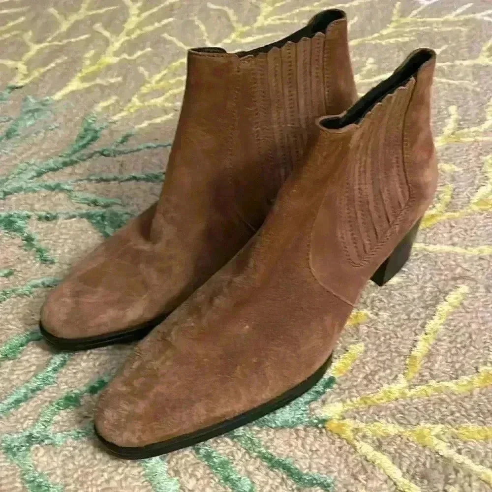 Tod’s sand suede Italian elastic Chelsea block heel ankle boot 38 EUC